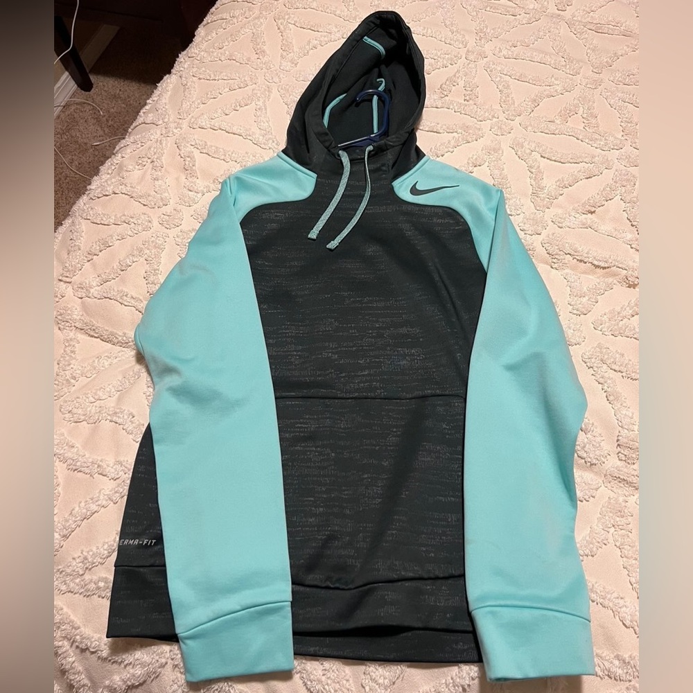 New Nike Therma Hoodie! Mens Small
